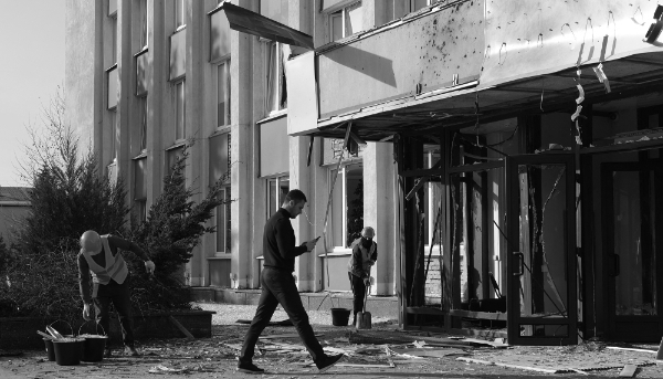 Le bâtiment de l'administration de la ville à Belgorod, en Russie, après une attaque de drones ukrainiens, le 12 mars 2024.