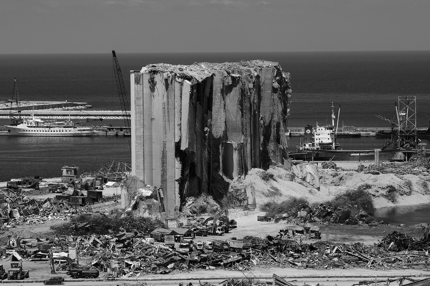 Le port de Beyrouth une dizaine de jours après l'explosion du 4 août 2020.