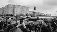 Le 9 mai, les Russes célèbrent la victoire de 1945 et organisent une exposition des tanks saisis sur le front en Ukraine (ici à Moscou, en 2024).