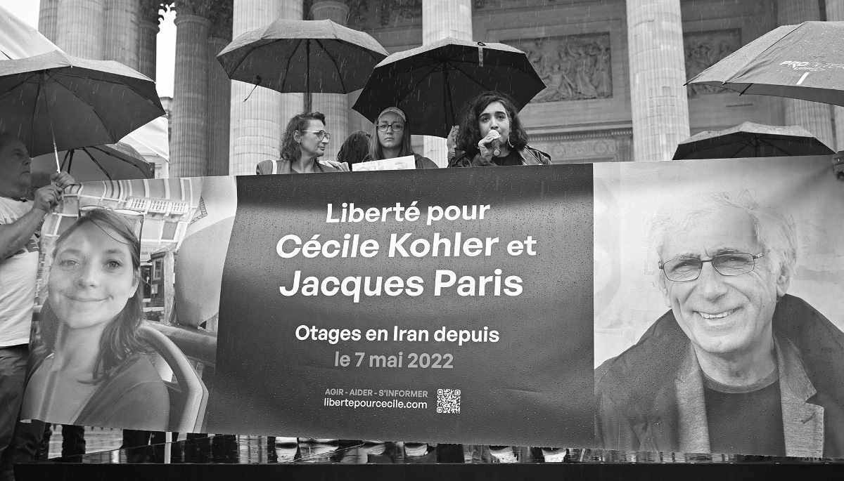 Rassemblement en soutien aux otages français en Iran Cécile Kohler et Jacques Paris, le 6 juillet 2025 à Paris.