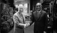 Le souverain britannique, Charles III, avec le président des Maldives, Mohamed Muizzi, à Windsor, le 17 juillet 2025.