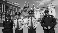 Des policiers chinois lors d'une patrouille conjointe avec leurs homologues serbes à Belgrade, en Serbie, le 20 septembre 2019.
