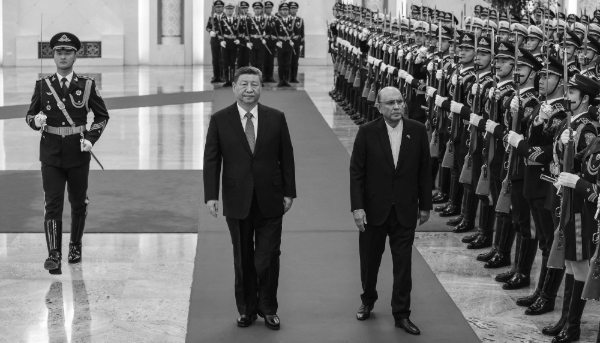 Xi Jinping accueille le président pakistanais Asif Ali Zardari à Pékin, le 5 février 2025.