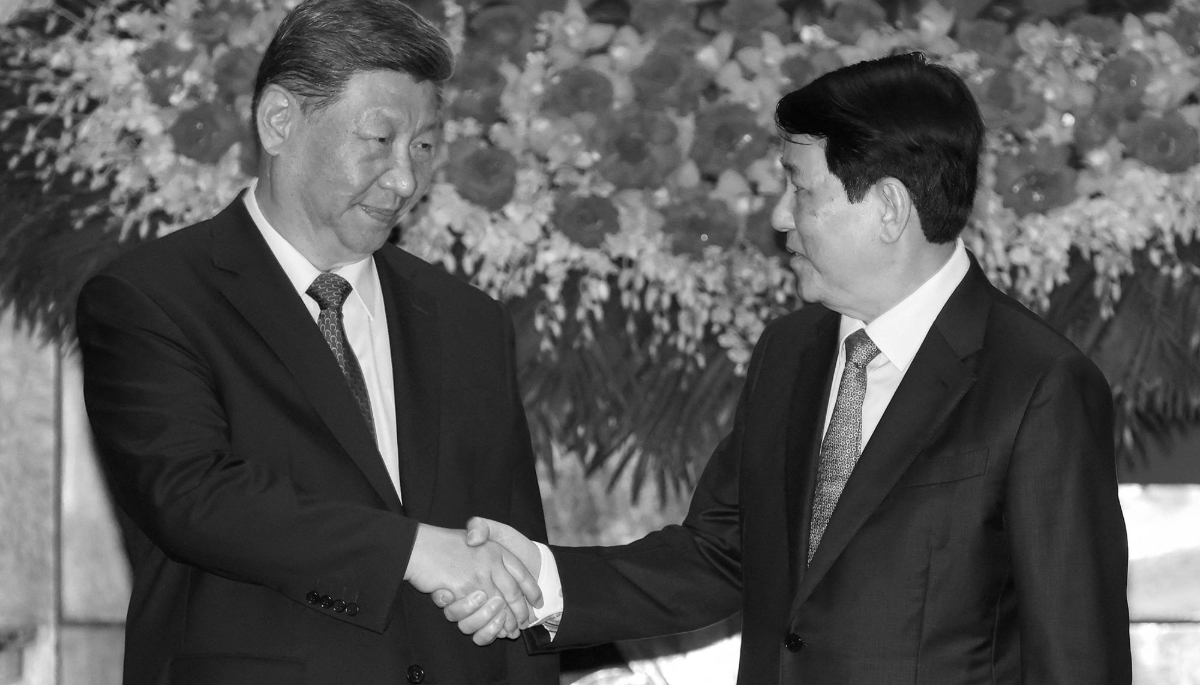 Le président chinois Xi Jinping et le président vietnamien Luong Cuong, à Hanoï, le 15 avril 2025.