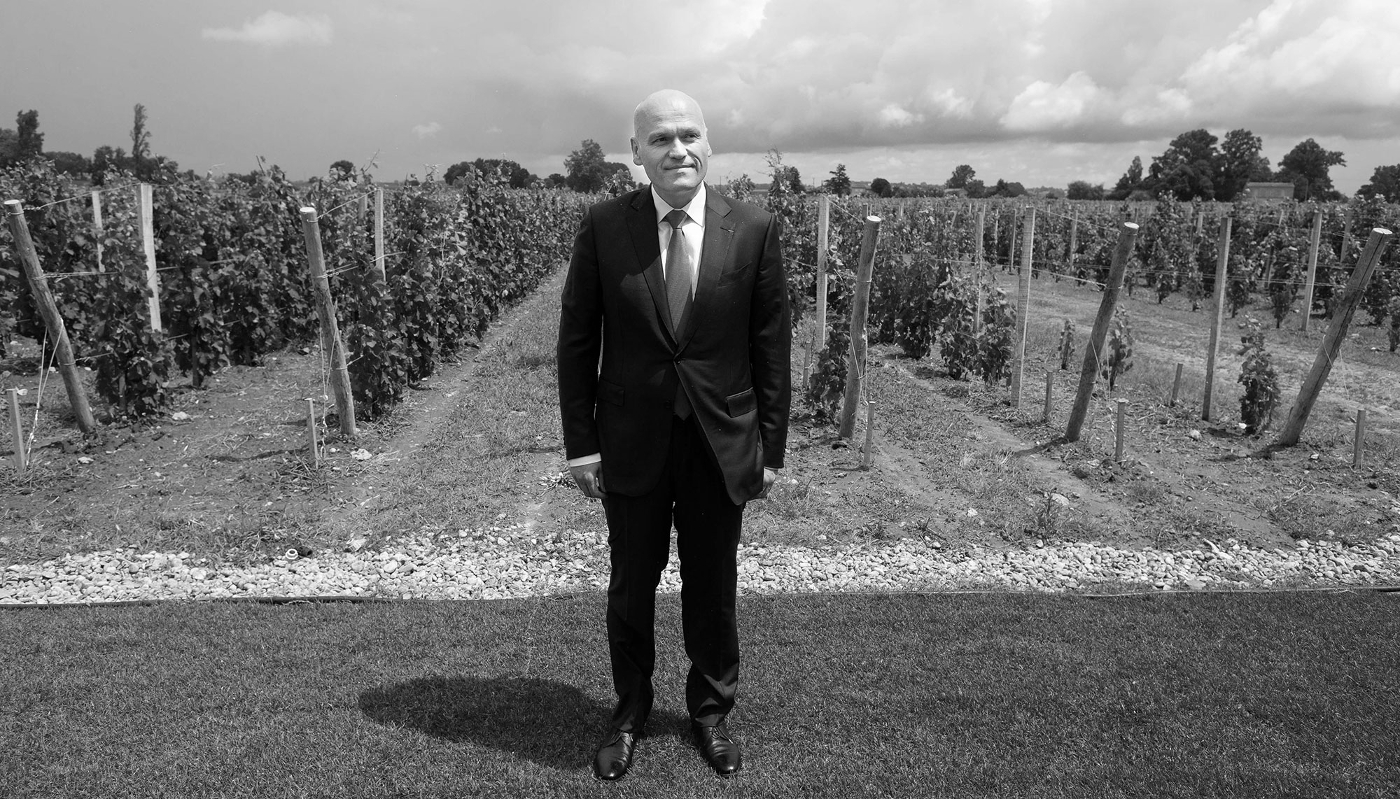 Andreï Filatov pose dans le vignoble du Château La Grâce Dieu des Prieurs, le 5 juillet 2018.