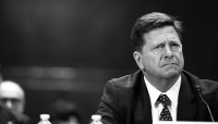 Jay Clayton témoigne lors d'une audition de la commission sénatoriale du renseignement concernant sa nomination au poste de directeur du renseignement national, à Washington, DC, le 15 juillet 2026.