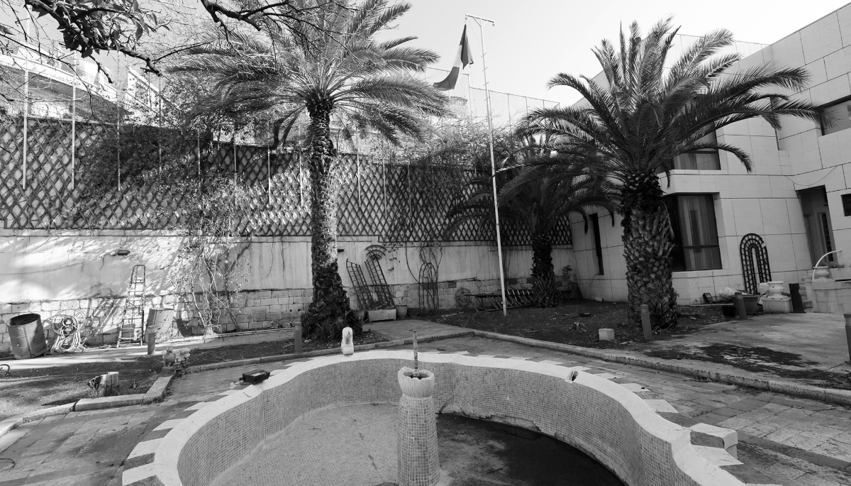 Vue de la cour de l'ambassade de France à Damas, le 3 janvier 2025.