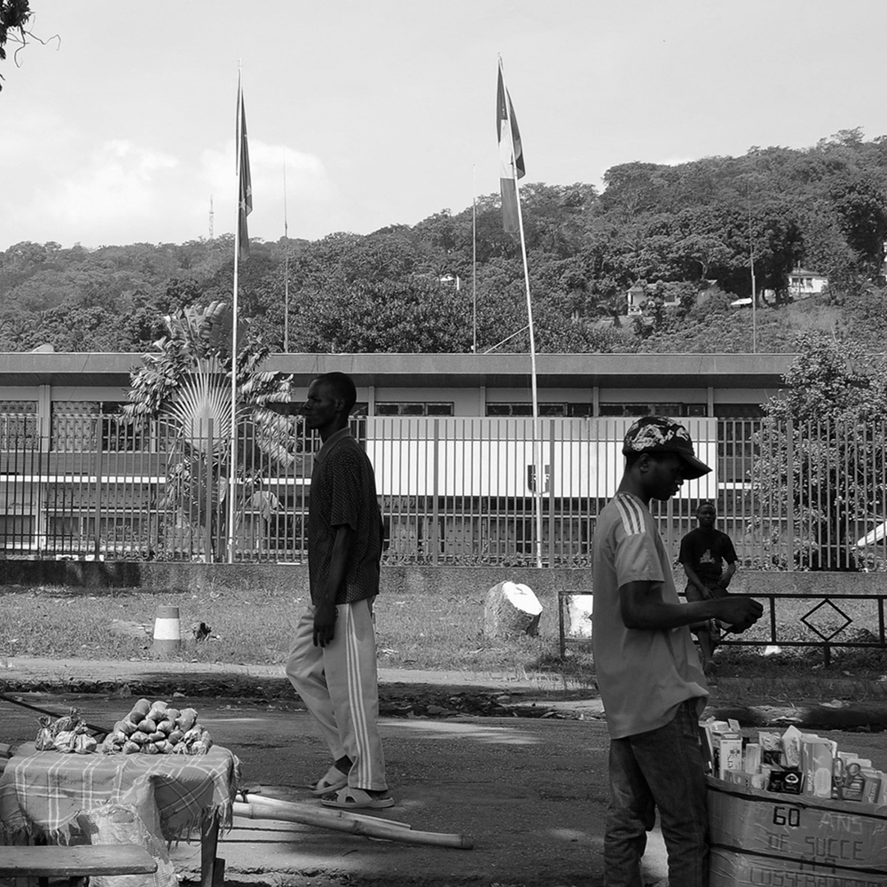 L'ambassade de France à Bangui, en République centrafricaine, le 30 novembre 2013.