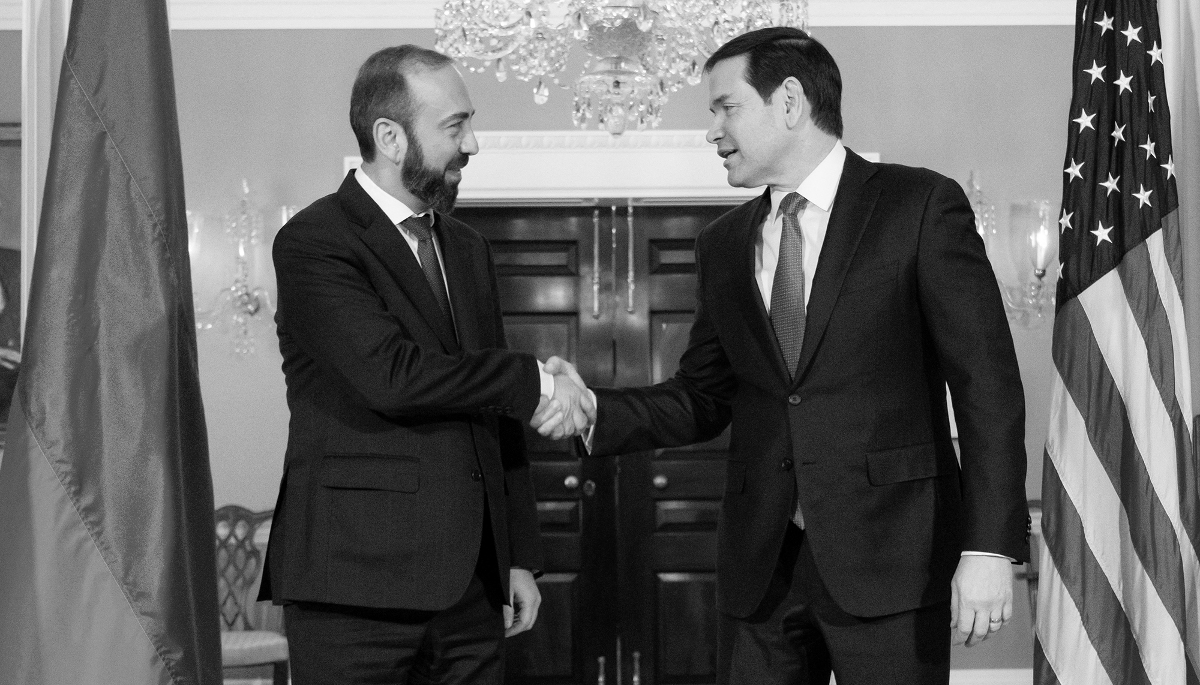Le ministre arménien des affaires étrangères Ararat Mirzoyan et le secrétaire d'État américain Marco Rubio, au département d'État à Washington, en janvier 2026.
