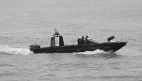 Un hors-bord UES P38 utilisé par BAE pour tester son système 'Nautomate' de 'dronisation' de navires, à Portsmouth, le 15 février 2024.