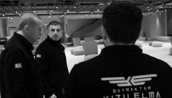 Le président turc Recep Tayyip Erdogan en visite au Centre technologique national Bayraktar, à Istanbul, Turquie, le 26 mars 2023.