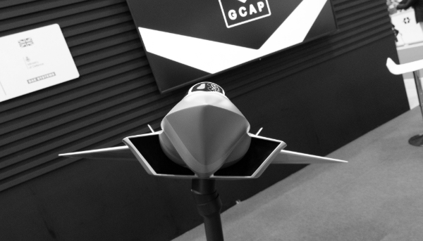 Une maquette de l'avion de combat de nouvelle génération 'GCAP' (Global Combat Air Programme) développé conjointement par le Japon, l'Italie et le Royaume-Uni exposée à Tokyo, le 18 octobre 2024.