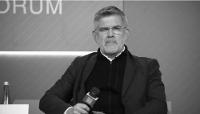Glenn Corn, ancien membre des services de renseignement et du ministère des Affaires étrangères américains.