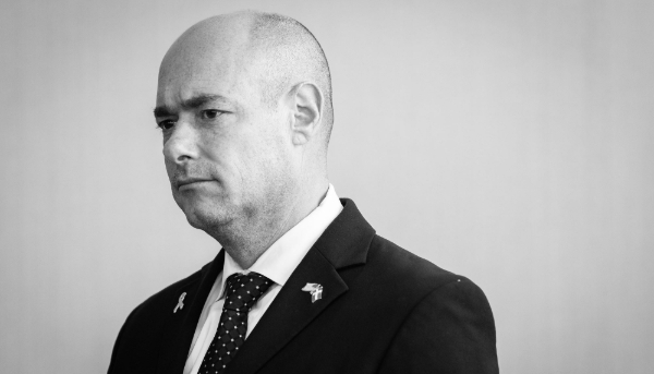 Le représentant démocrate de l'Ohio Greg Landsman a déposé le 7 novembre une proposition de loi concernant les enfants ukrainiens transférés de force en Russie.