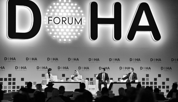 Jared Cohen (troisième en partant de la gauche) au Doha Forum en décembre 2024.