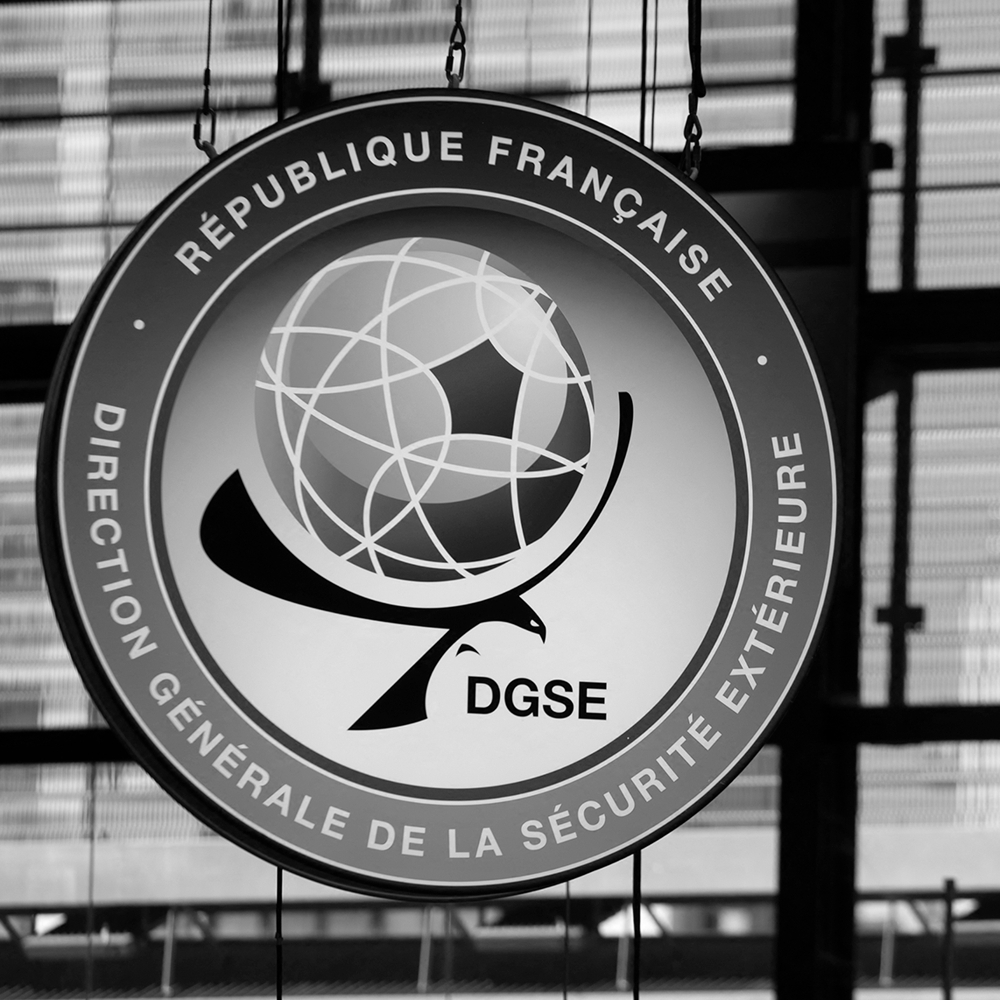 La société ESL & Network aurait offert à l'un de ses clients d'organiser un colloque auquel le patron de la DGSE aurait pu être présent.