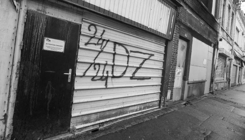 Les membres de la DZ Mafia ont modernisé leurs moyens de surveillance afin de sécuriser les points névralgiques de leurs routes d'approvisionnement et de trafic.