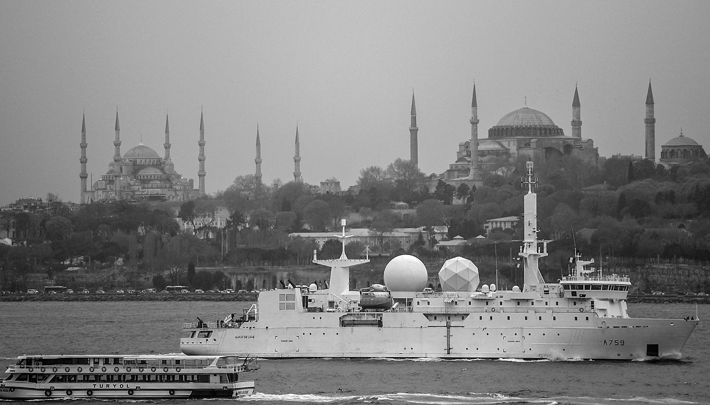 Le Dupuy-de-Lôme aux abords d'Istanbul, le 10 avril 2014.
