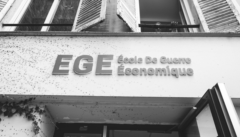 L'École de guerre économique, cofondée à Paris en 1997 par Christian Harbulot, va changer de directeur.