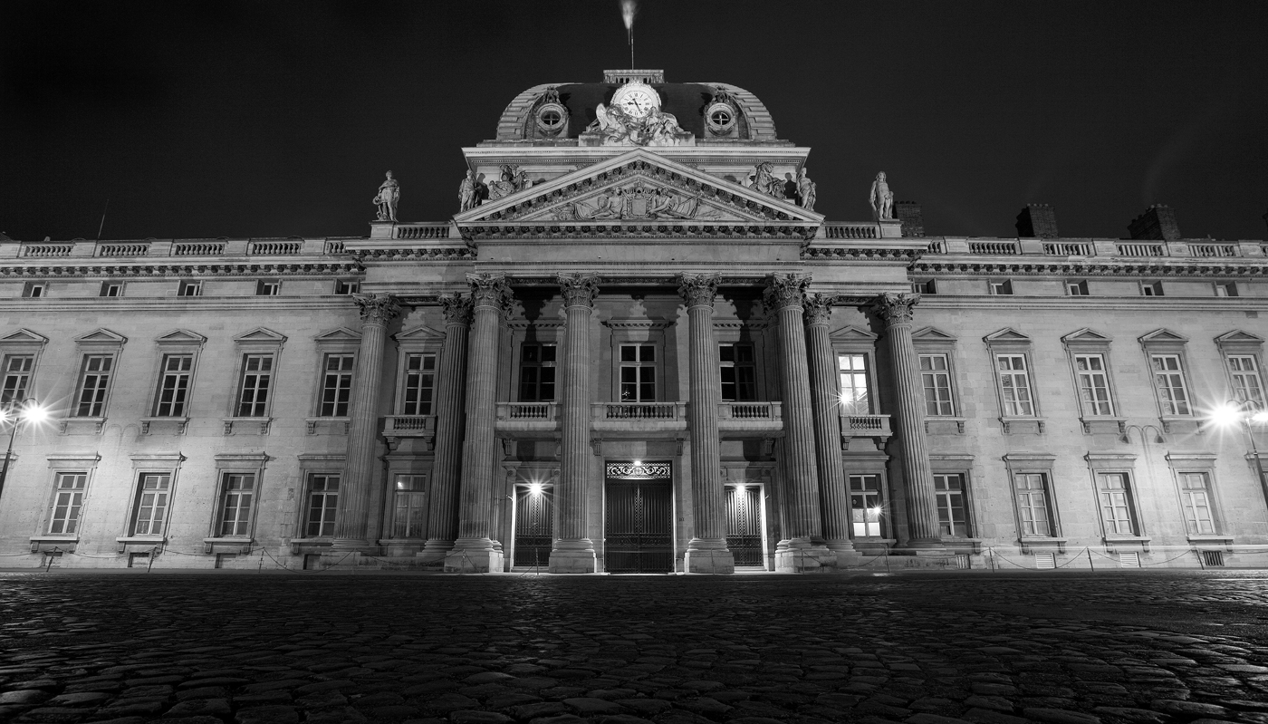 Le Conseil général de l'armement (CGARM) est installé au sein de l'École militaire, à Paris.