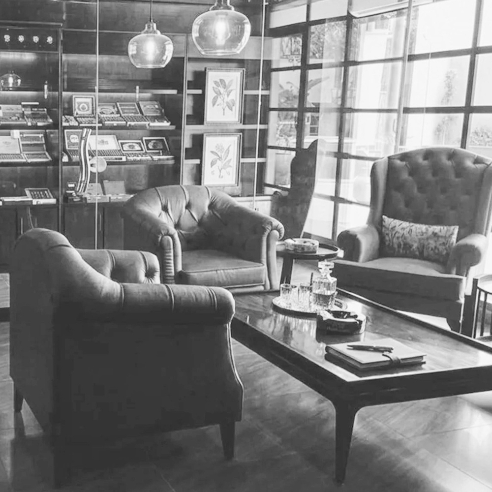 Le cigar lounge du French Club Islamabad.