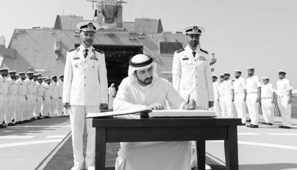 Hamdan bin Mohammed bin Rashid al-Maktoum, vice-premier ministre et ministre de la défense des Emirats arabes unis, lors de la cérémonie marquant l'incorporation de la corvette Al Emarat dans la flotte navale du pays, le 7 février 2025 à Dubaï.
