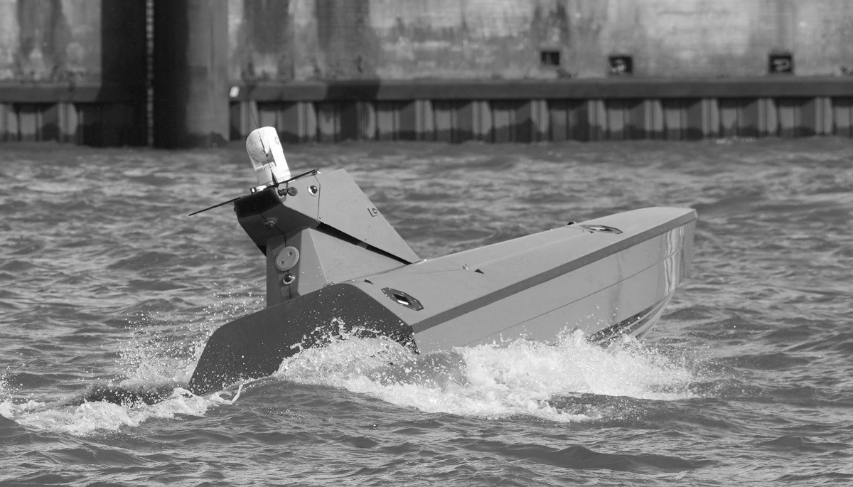 Le drone naval K3 Scout du britannique Kraken déployé dans le port de Hambourg, en Allemagne, lors d'une réunion sur la défense civile, le 30 mars 2026.