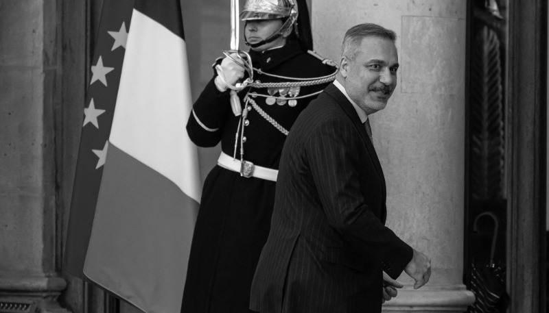 Le ministre turc des affaires étrangères et ex-chef du service de renseignement extérieur Hakan Fidan à Paris, le 6 janvier 2026.