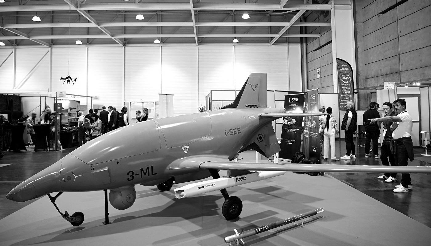 Modèle 'Spearhead' conçu par le fabricant français I-SEE exposé au Salon européen du drone, le 14 octobre 2025 à Bordeaux.