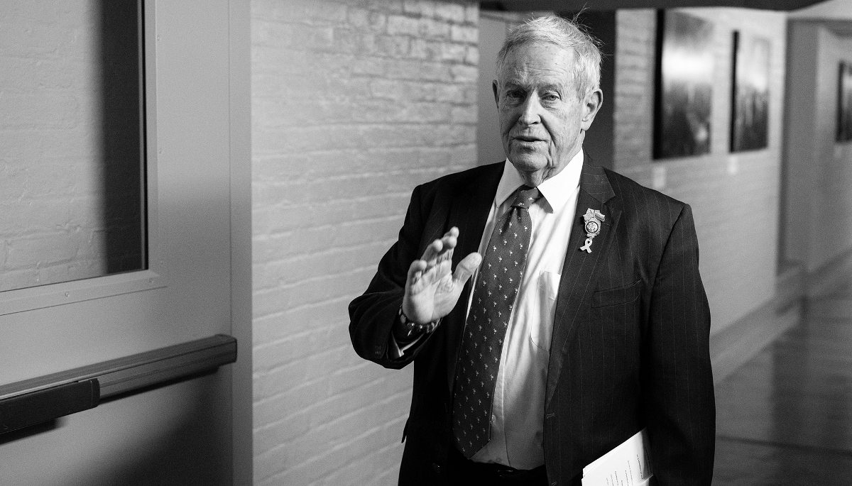 Le 27 mars 2026, le représentant républicain Joe Wilson a proposé un texte de loi bipartisan, le 'Strategic Subsea Cables Act of 2026', visant notamment à sécuriser les câbles sous-marins américains.