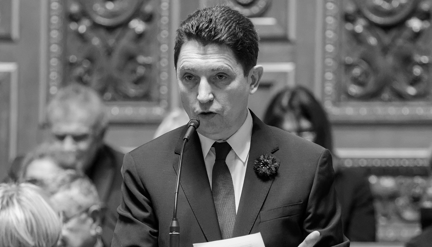 Le sénateur français Olivier Cadic a déposé en mars, dans un projet de loi, un amendement prohibant l'emploi de toute porte dérobée dans des messageries chiffrées.