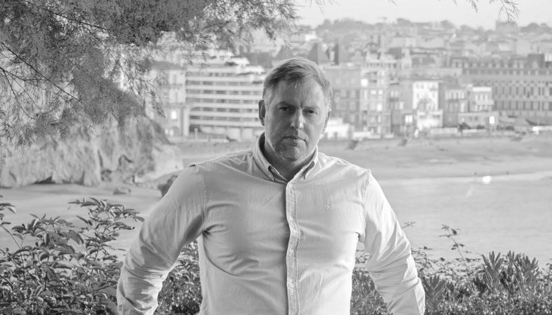 L'opposant russe Vladimir Ossetchkine, à Biarritz, le 17 octobre 2025.