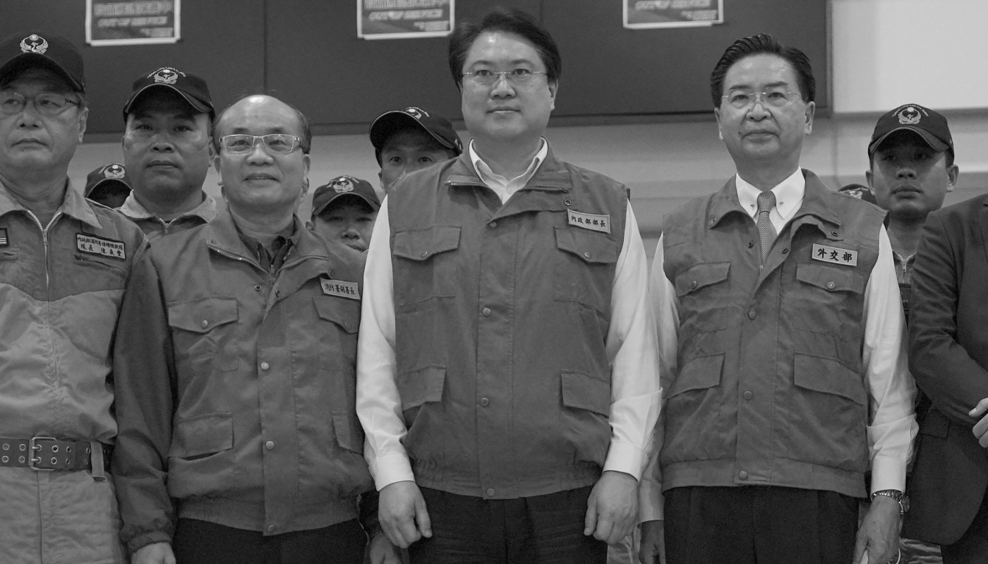 Le ministre de l'intérieur taïwanais, Lin Yu-chang (au centre), en février 2023.