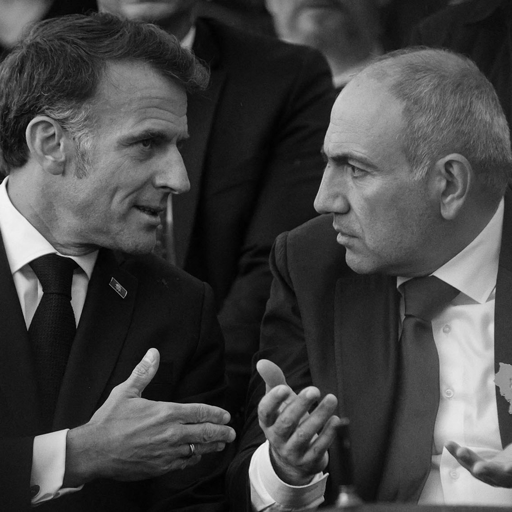 Le président français Emmanuel Macron et le premier ministre arménien Nikol Pashinyan, à Erevan le 5 mai 2026.