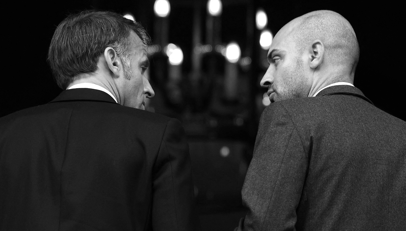 Jean-Noël Barrot (à droite), ministre français des affaires étrangères, et le président Emmanuel Macron (à gauche) au Quai d'Orsay, à Paris, le 9 octobre 2025.