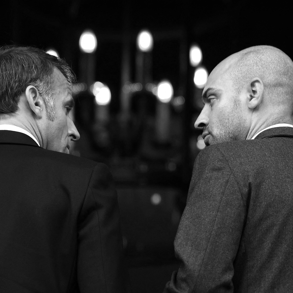 Jean-Noël Barrot (à droite), ministre français des affaires étrangères, et le président Emmanuel Macron (à gauche) au Quai d'Orsay, à Paris, le 9 octobre 2025.