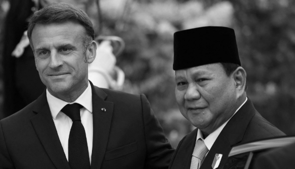 Le président français Emmanuel Macron et Prabowo Subianto, alors ministre de la défense indonésien, à Paris le 24 juillet 2024.