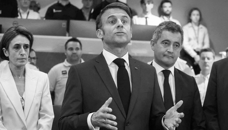 Emmanuel Macron et Gérald Darmanin, à Paris, le 27 juillet 2024.