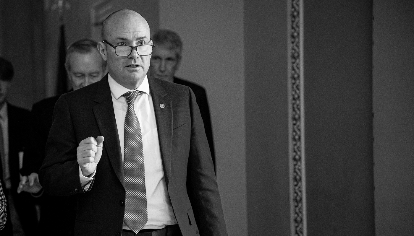 Le sénateur républicain de l'Utah Mike Lee a présenté le 8 juin au Congrès une proposition de loi concernant l'accès de certains navires de recherche aux eaux territoriales américaines.