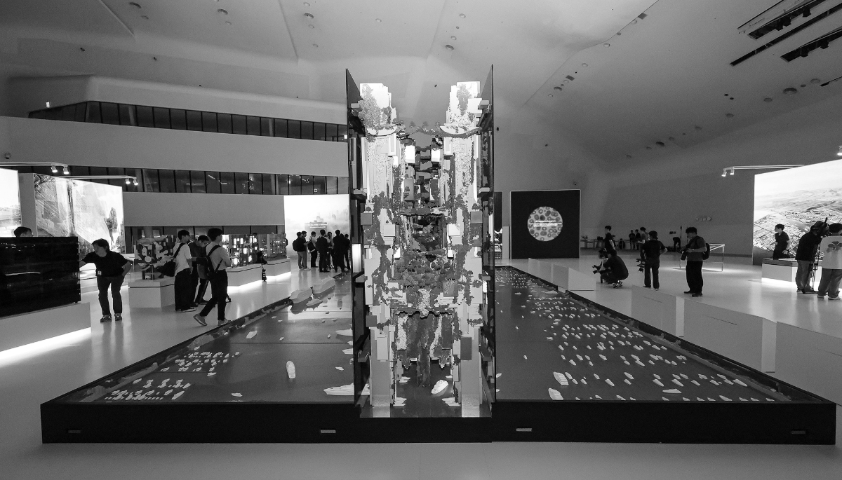 Vue du projet The Line présentée lors d'une conférence de presse relative à Neom, à Séoul, le 25 juillet 2023.