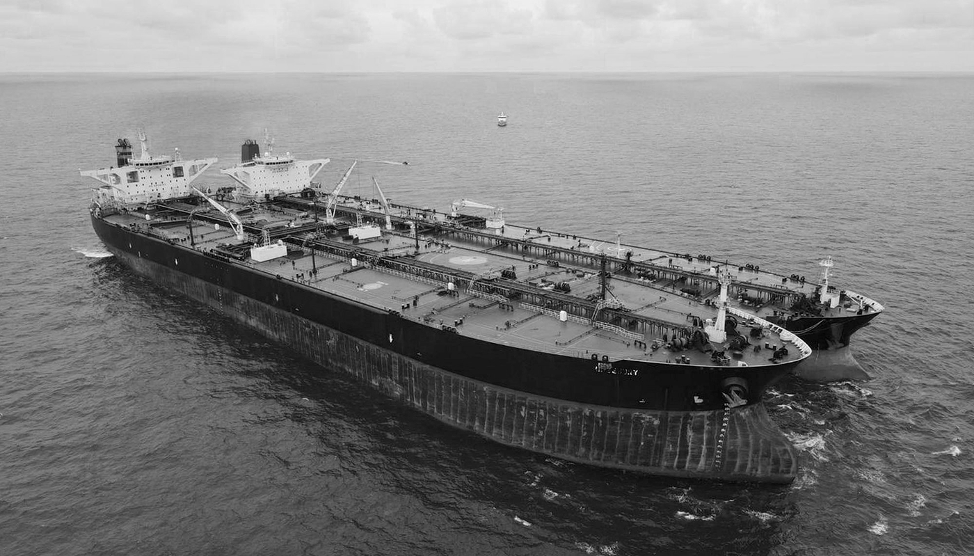 Les navires MT Horse, battant pavillon iranien, et MT Freya, battant pavillon panaméen, saisis par les garde-côtes indonésiens pour suspicion de transfert illégal de pétrole dans les eaux du pays en janvier 2021.
