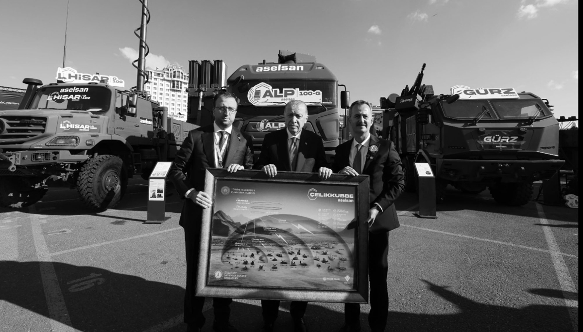 Le projet de  'dôme d'acier' (çelik kubbe) a été présenté par Aselsan au président turc Recep Tayyip Erdogan lors du salon Saha Expo, fin octobre 2024, à Istanbul.