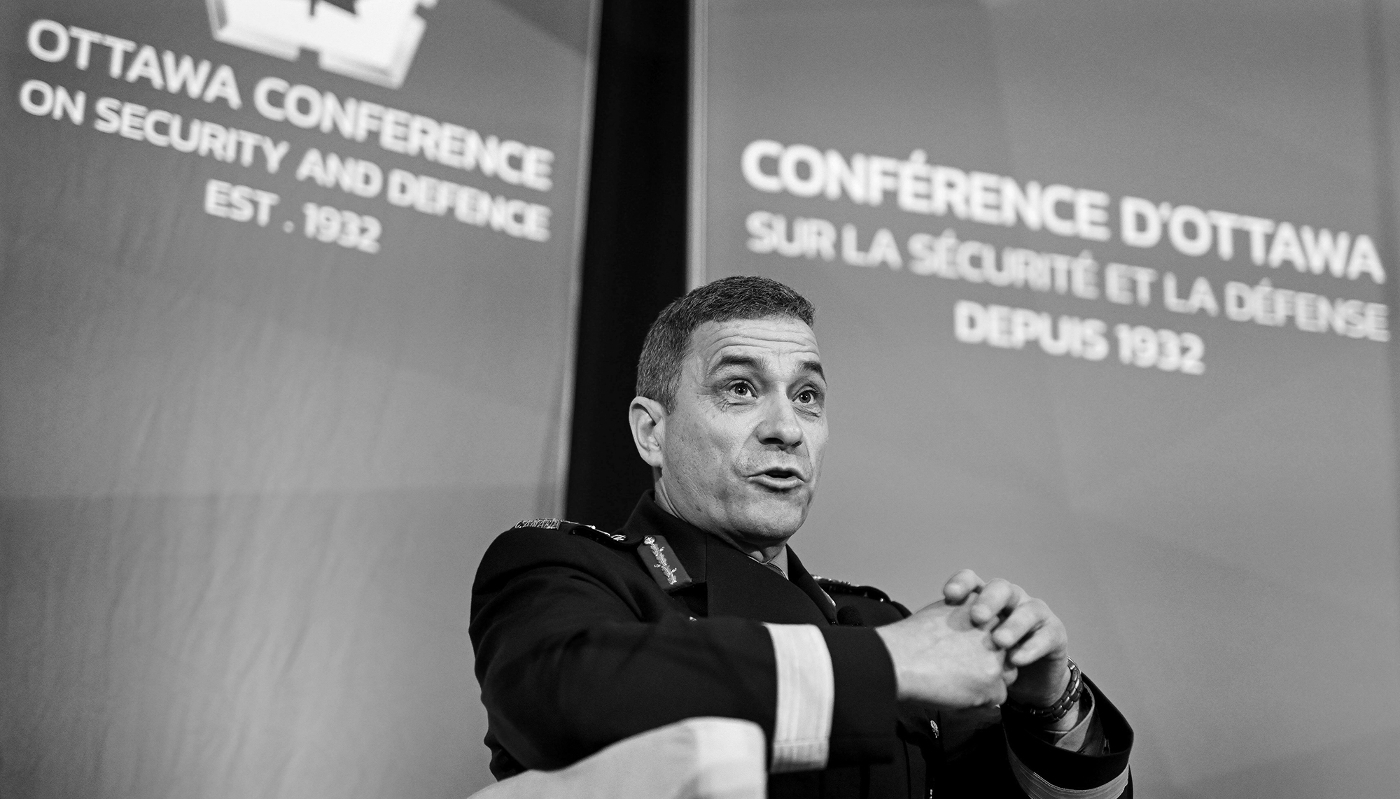 Le commandant des opérations interarmées du Canada, Steve Boivin, a reçu la visite en juillet du directeur d'AWS Canada