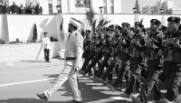 Policiers fraîchement recrutés défilant devant le ministère syrien de l'intérieur, le 17 mars 2026.