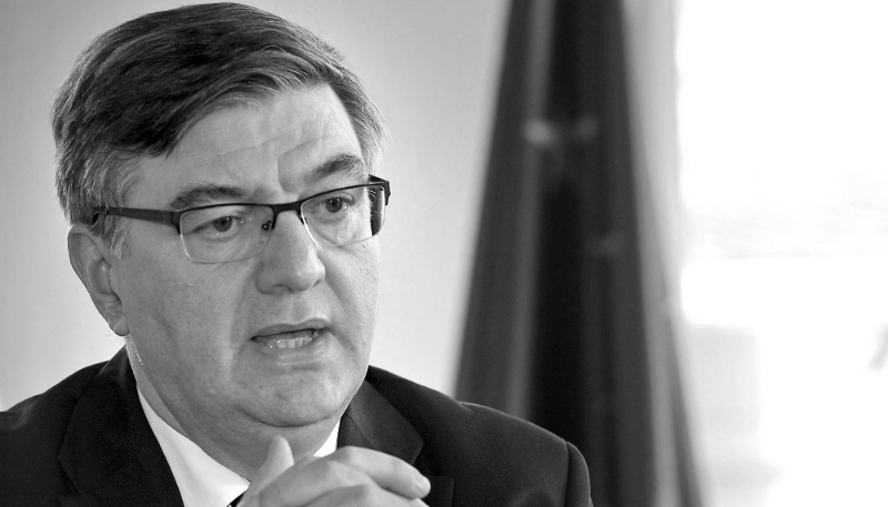 Le Conseil d'État a confirmé la décision prise par le préfet Patrick Dallennes de retirer au policier soupçonné de liens avec la Chine son habilitation secret-défense.