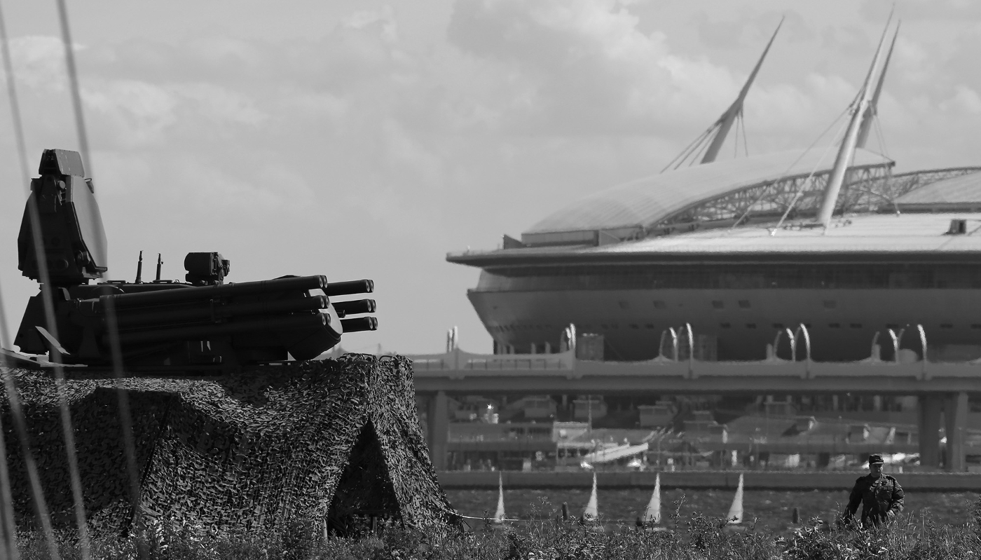 Un système de missiles antiaériens Pantsir, installé près du stade de Saint-Pétersbourg.