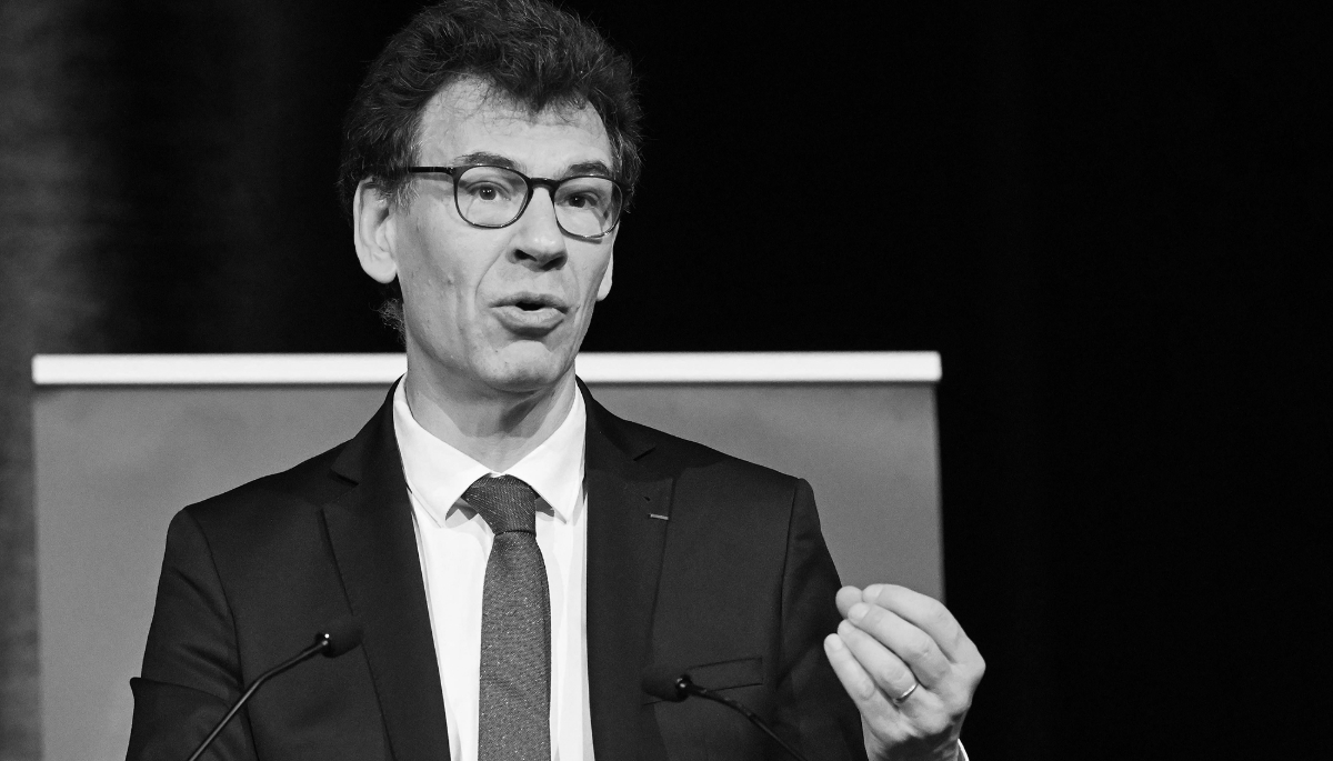 Le ministre français de l'enseignement supérieur et de la recherche, Philippe Baptiste, a répondu le 8 janvier au Sénat à une question concernant  le dispositif de lutte contre l'espionnage par des puissances étrangères dans la recherche.