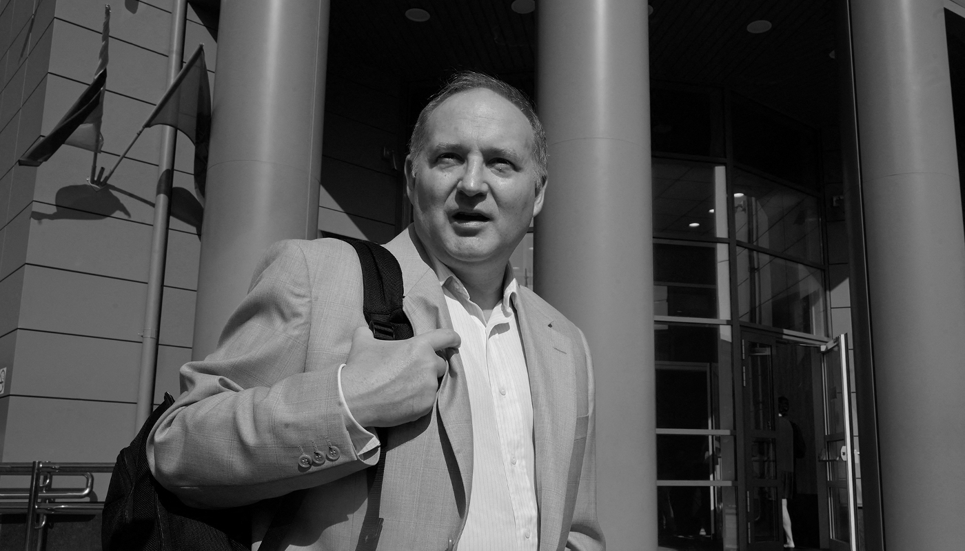 Le banquier français Philippe Delpal, cadre supérieur de la société d'investissement Baring Vostok, arrive pour assister à une audience du tribunal à Moscou le 14 juillet 2021.