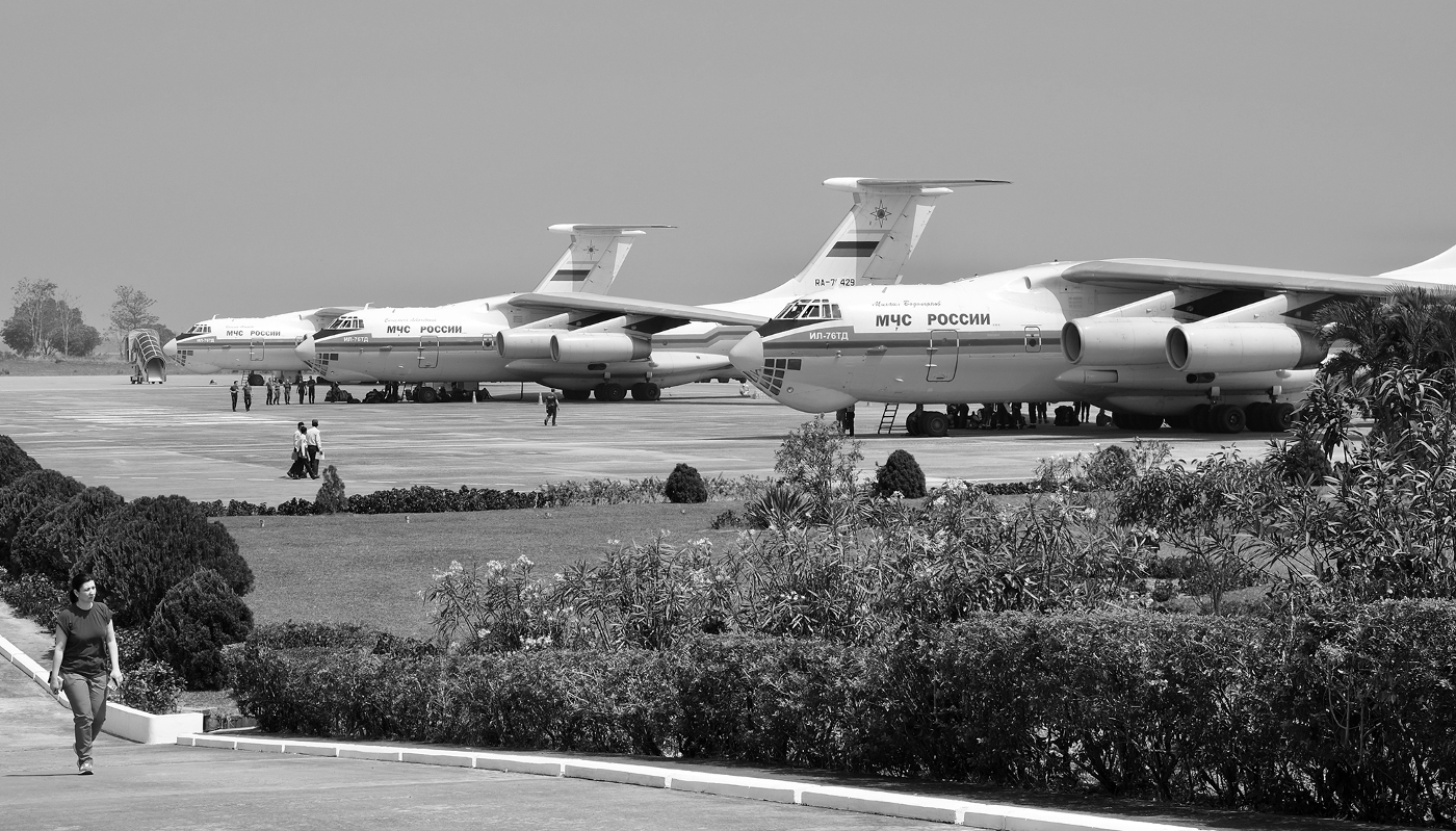 Des avions cargo russes à l'aéroport international de Naypyidaw en Birmanie.