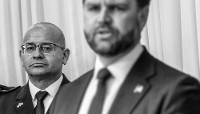 Le général israélien Roman Gofman, ici en photo avec le vice-président américain J.D. Vance à Jérusalem le 22 octobre 2025, va prendre la tête du Mossad en juin.